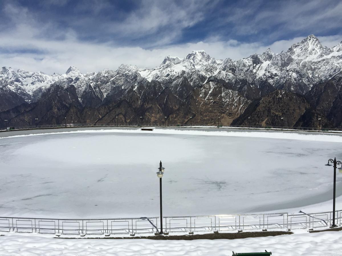 Clifftop Club Auli Joshīmath 外观 照片